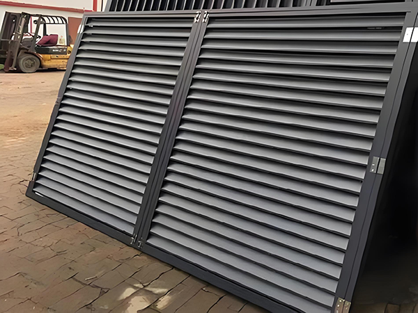 老街街道百叶窗