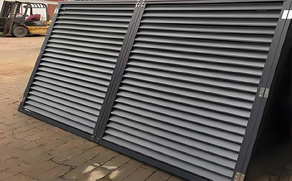 老街街道百叶窗