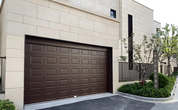 老街街道车库门