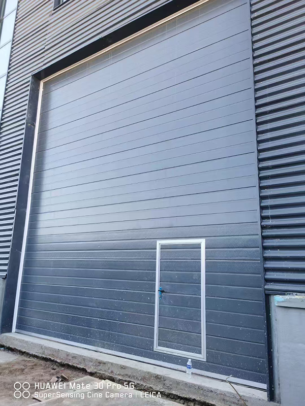 老街街道车库门