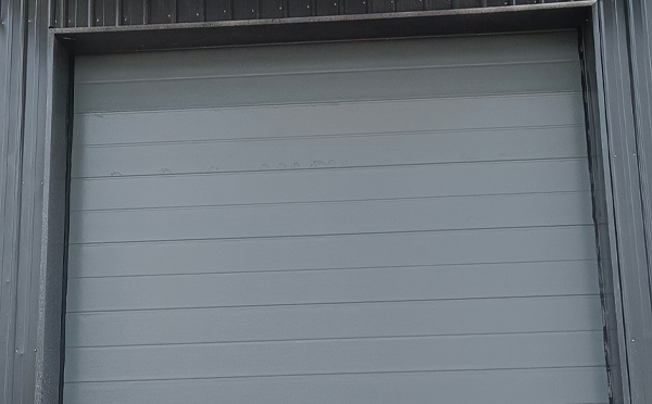 老街街道车库门