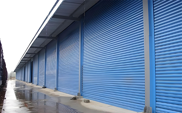 老街街道卷帘门