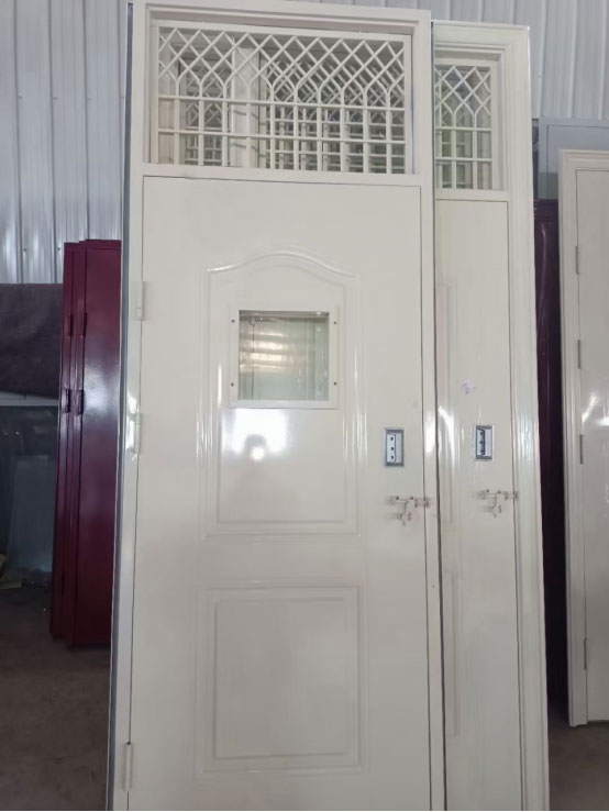 老街街道学校教室门