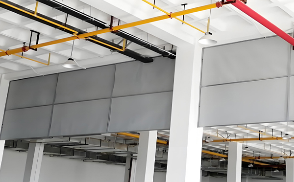 商场防烟分区常闭节点：老街街道挡烟垂壁高度与控制器接线图解