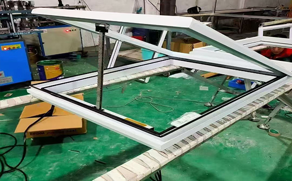 某地下车库出入口老街街道排烟窗配置工程