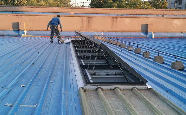 某区域性物流仓储中心老街街道排烟窗系统安装项目