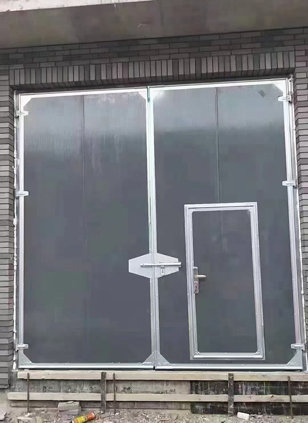 老街街道工业平开门在大型设备制造车间的应用实例