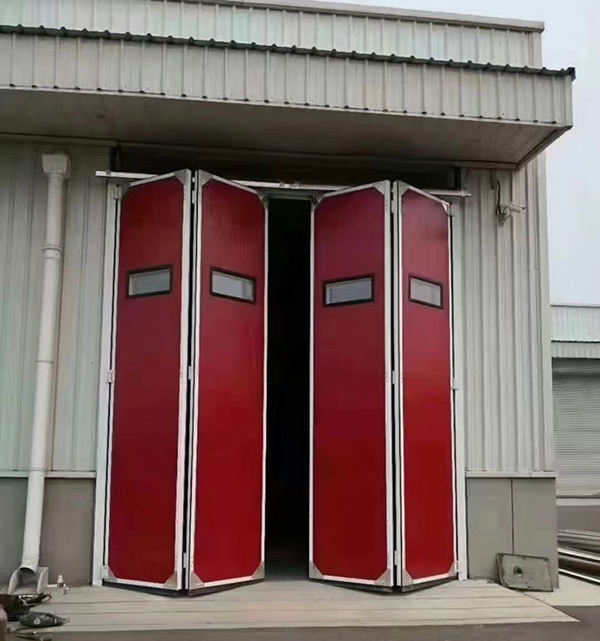 老街街道工业折叠门在大型装配车间出入口的应用实例