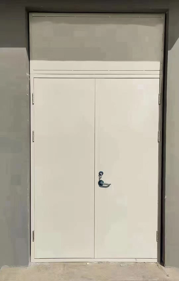 展览馆项目完成大跨度老街街道防火门安装